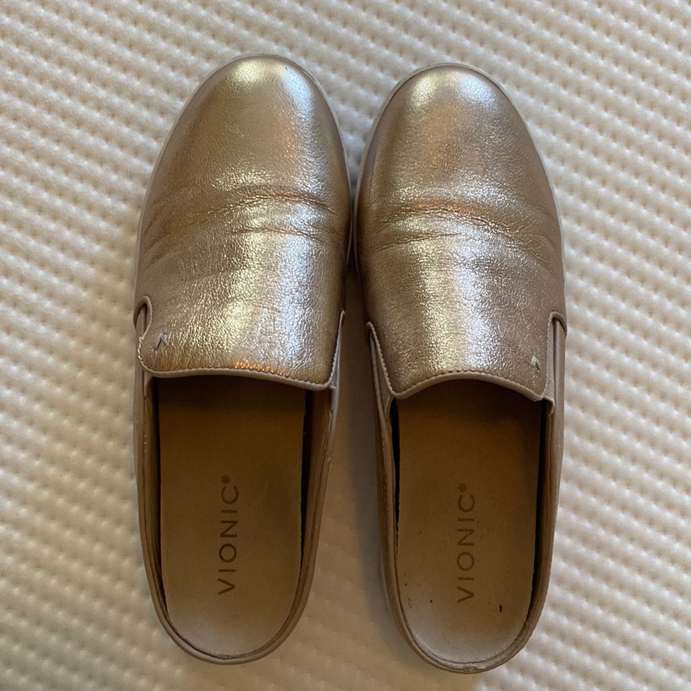 Vionic Dakota Mules